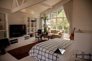 5 chambres, décoration personnalisée, ameublement personnalisé, bureau
