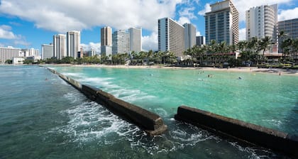 Luxury Waikiki Penthouse - Ocean Views, Free Parking & WIFI