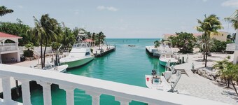 Best Deals in Duck Key . 2 Bedroom /2 Bath w/40' 'Dock, Trailer Storage Incl,
