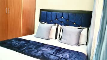 4 Schlafzimmer, BĂŒgeleisen/BĂŒgelbrett, kostenloses WLAN, BettwĂ€sche