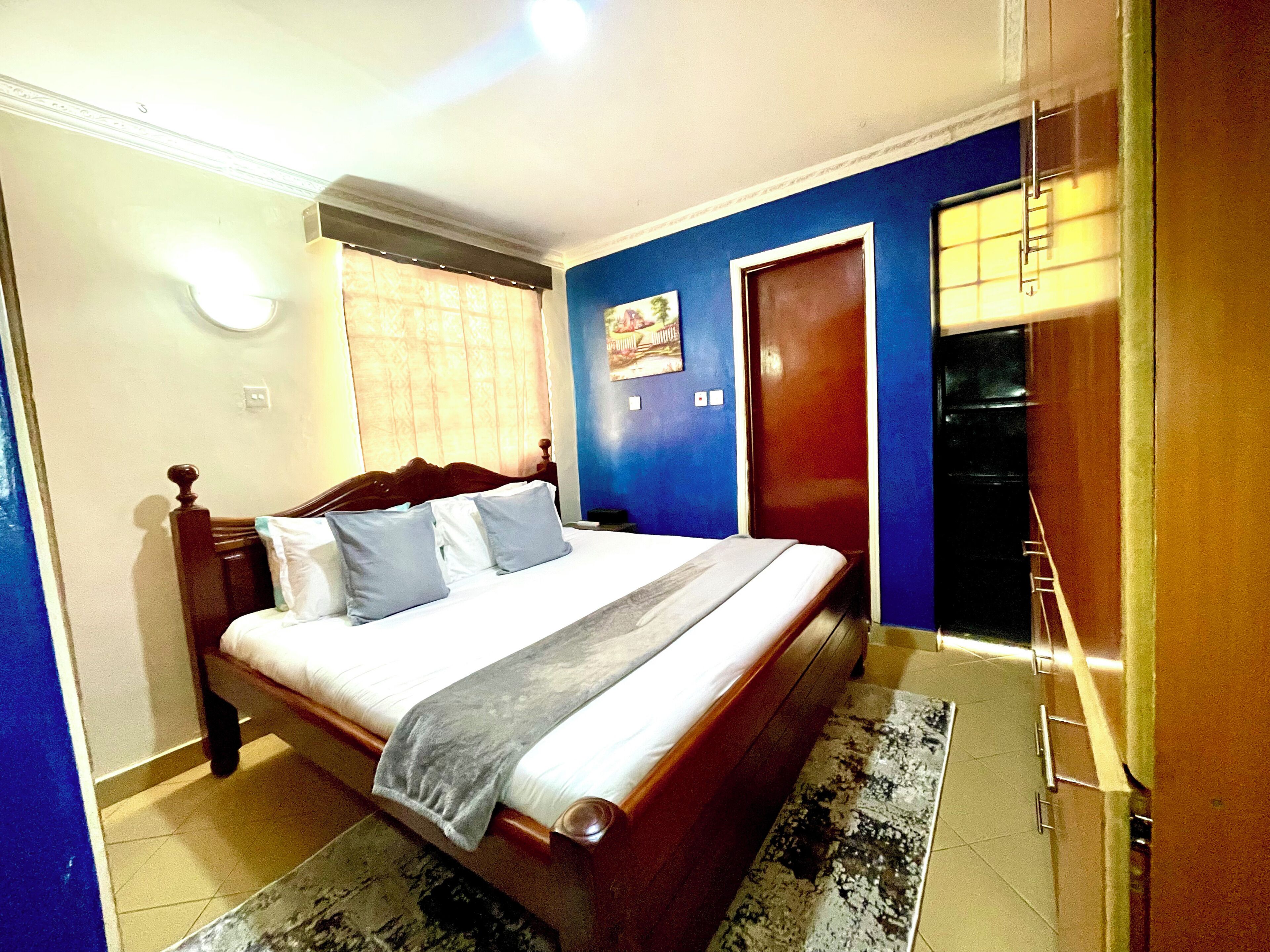 4 bedrooms, iron/ironing board, free WiFi, bed sheets