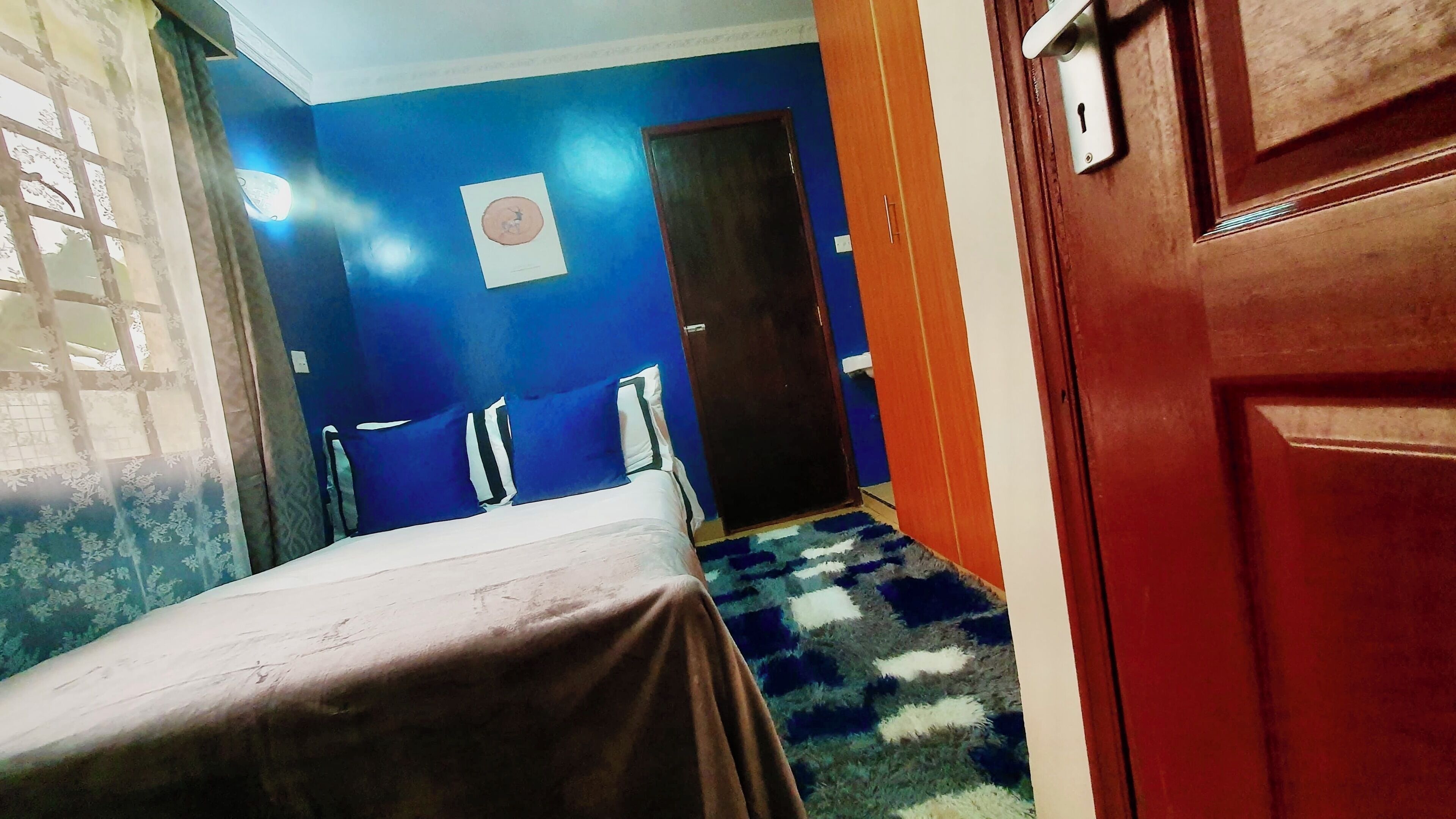 4 bedrooms, iron/ironing board, free WiFi, bed sheets