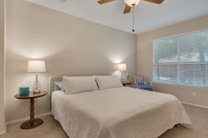 3 slaapkamers, een bureau, een strijkplank/strijkijzer, gratis wifi