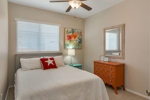 3 bedrooms, desk, iron/ironing board, free WiFi