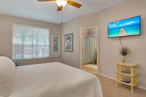 3 bedrooms, desk, iron/ironing board, free WiFi