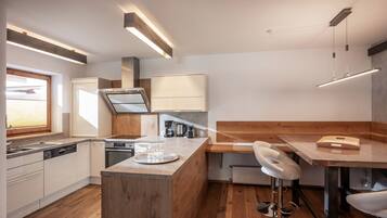 Fridge, oven, dishwasher, coffee/tea maker
