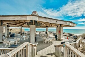 Outdoor dining - SUNSET JETTY VIEW! ENJOY 1 FREE BEACH CHAIR SET UP & UMBRELLA EACH DAY (Destin)