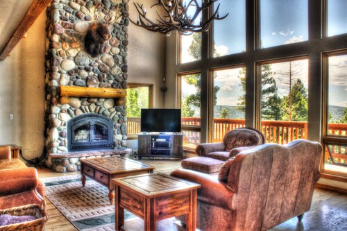 Ski In/Ski Out!!!  Unbelievable Views, Lots of Room, Wifi and Tech.