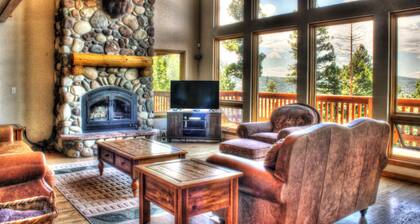 Ski In/Ski Out!!! Unbelievable Views, Lots of Room, Wifi and Tech.