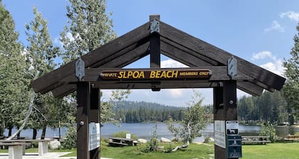 Lakeside perheystävällinen Capone Getaway Serene Lakes, Soda Springs