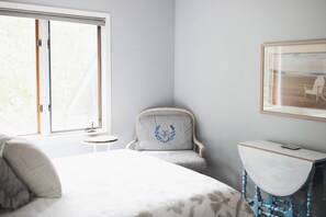 4 Schlafzimmer, Schreibtisch, Bügeleisen/Bügelbrett, Babybetten
