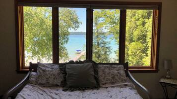 4 bedrooms, desk, iron/ironing board, cribs/infant beds