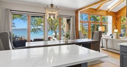 Cottage on TORCH LAKE! AUGUST 22 week OPEN!