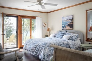4 bedrooms, desk, iron/ironing board, cots/infant beds