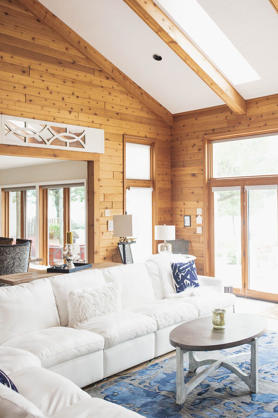 Smart TV, fireplace, table tennis, computer monitors