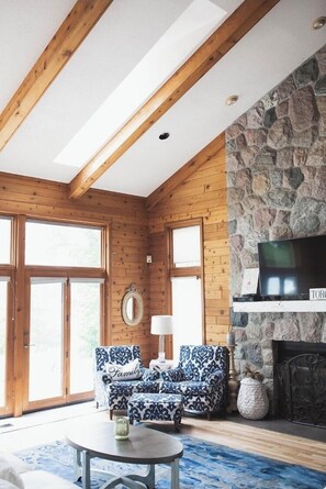 Smart TV, fireplace, ping pong, computer monitors