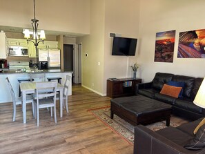 Smart TV, DVD player, foosball, table tennis - Sports Village Resort Condo, full club access (St George)