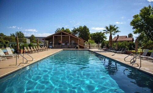 Sports Village Resort Condo, full club access Sleep 5