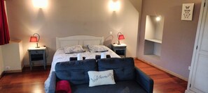 8 عدّة غرف نوم ومكواة/لوح كي وسرير سفر وواي فاي مجانًا