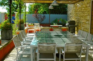 تناول الطعام بالخارج