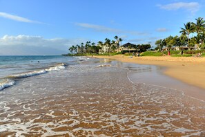 Beach nearby, sun loungers, beach towels