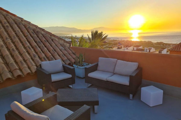 Le salon de jardin avec vue sur la mer