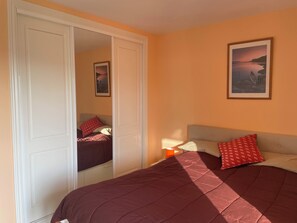2 chambres, fer et planche à repasser, accès au Wi-Fi (inclus)