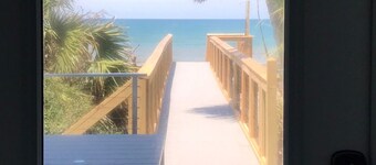 UPSCALE HOME/GULF FRONT/ ELEVATOR/STATE PARK VIEWS!