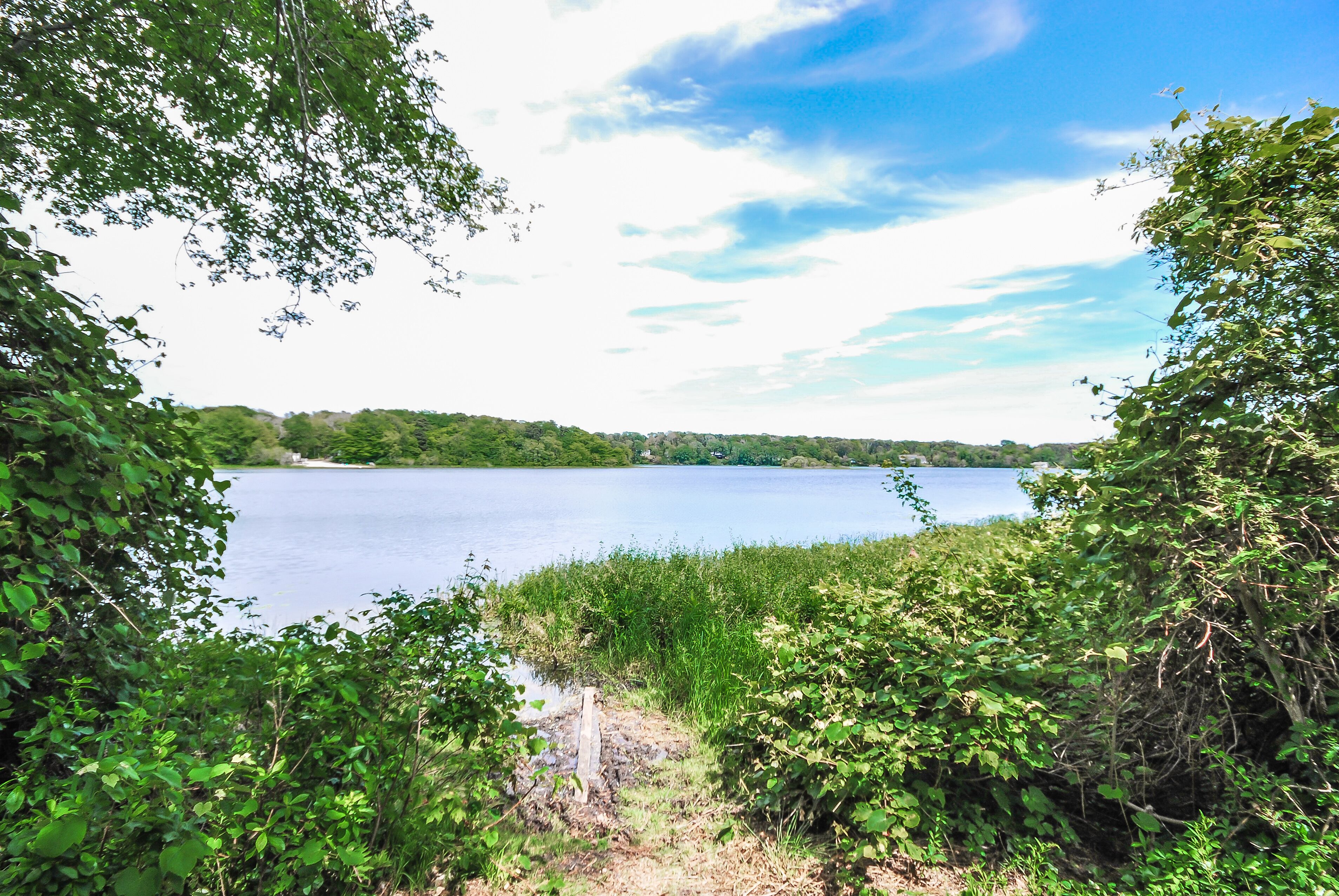 CHARMING WATERFRONT LAKE HOUSE ON SPRING FED PILGRIM LAKE 
