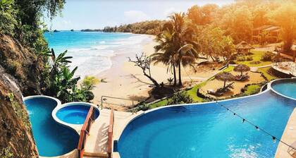 Private Oceanfront 4 Bedroom Villa w/ Pool & Beach