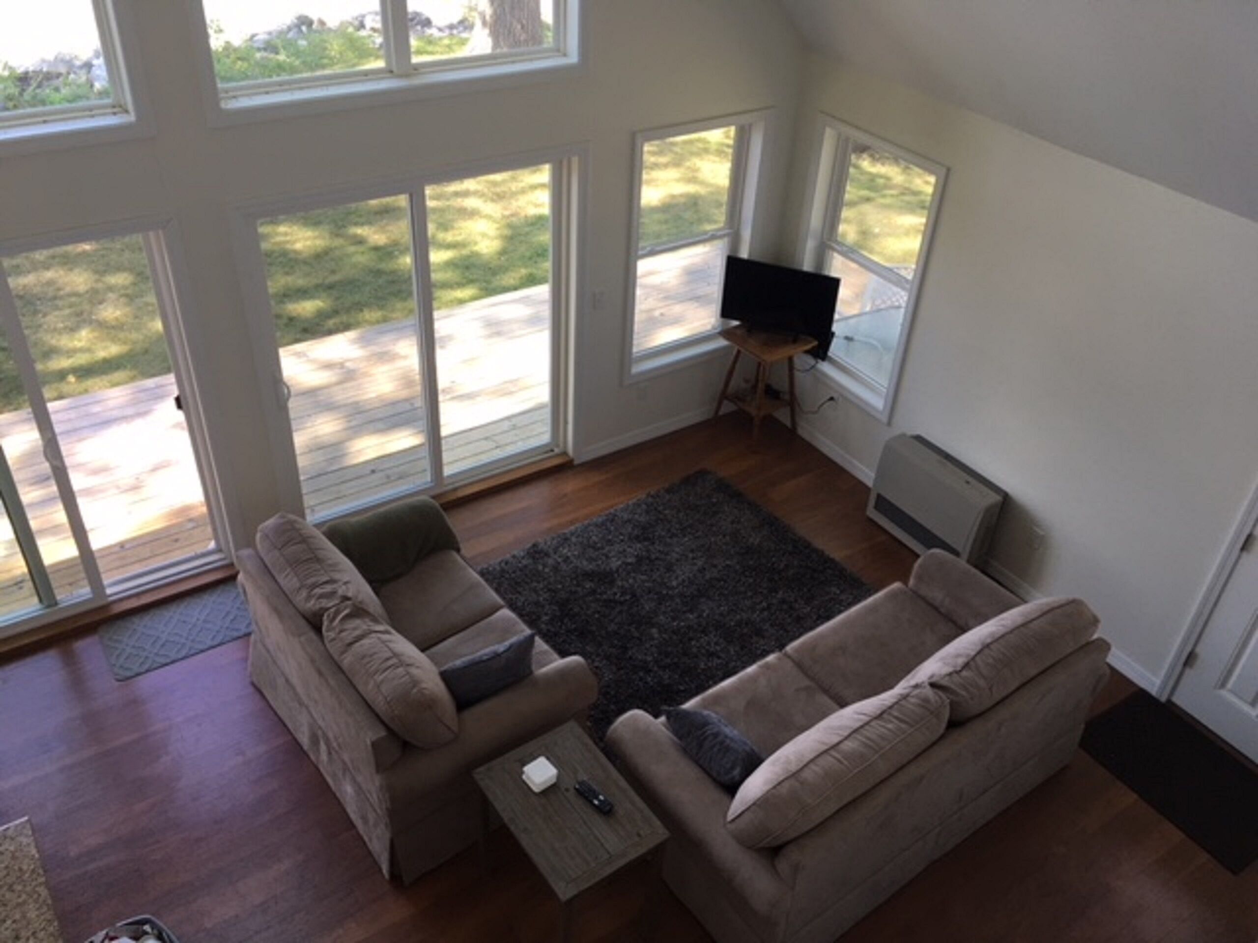 Télévision, lecteur de DVD, chaîne hi-fi