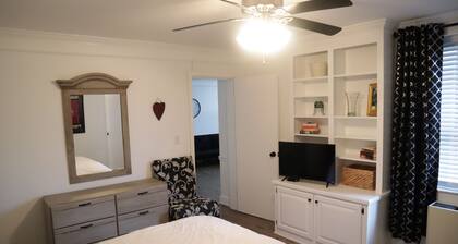 Beautiful 2Bd/2Ba In The Heart Of Downtown Atlanta! So Convenient!