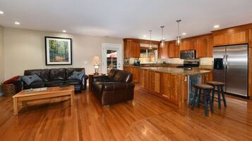 Smart TV, fireplace, DVD player, books