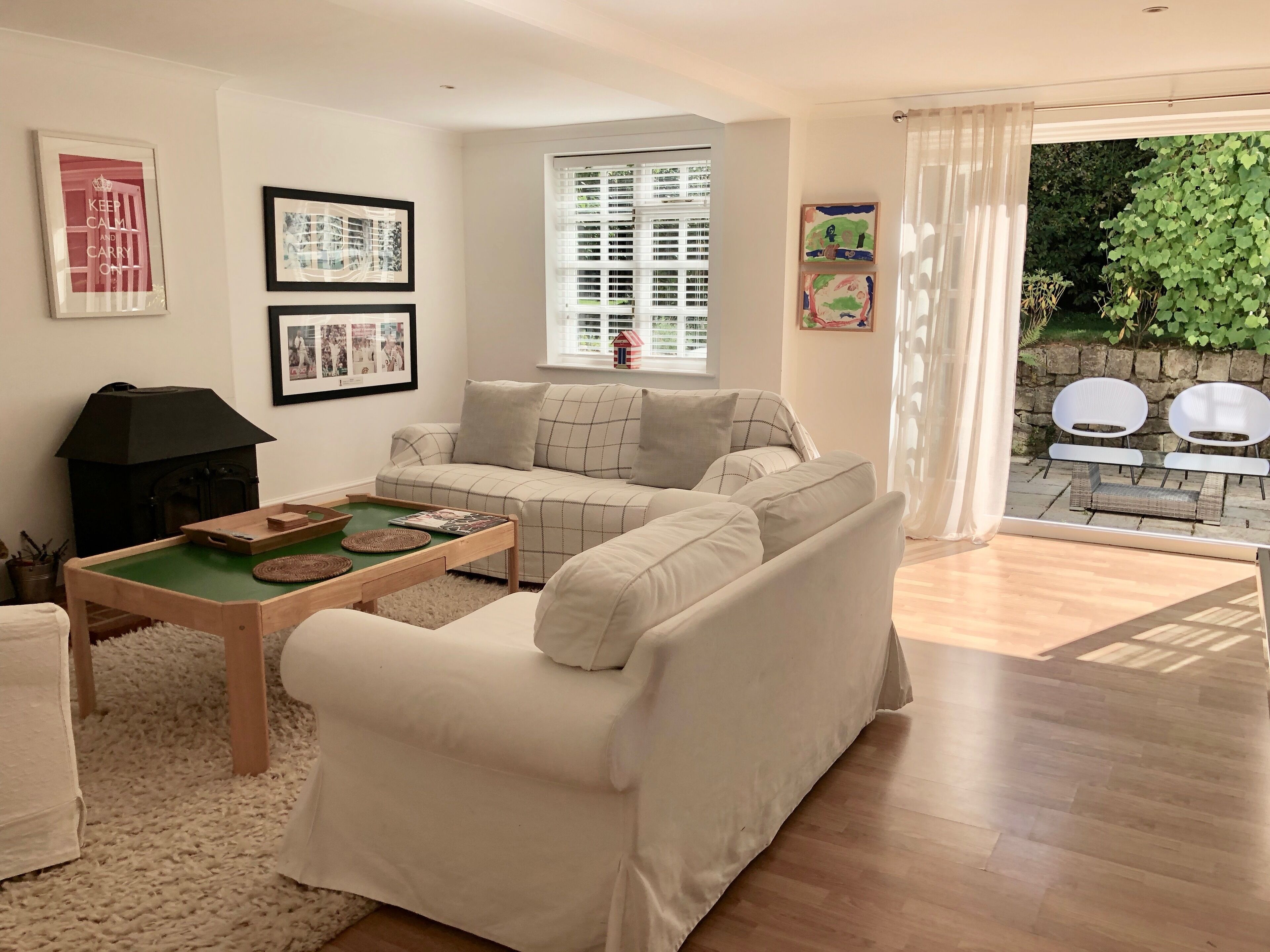 Smart TV, fireplace, DVD player, table tennis