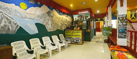 Coin salon dans le hall