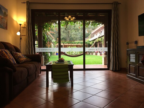 Smart TV, table tennis, books