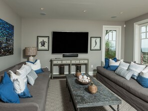 TV connectée, Netflix, lecteur de DVD, livres