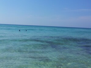 På stranden