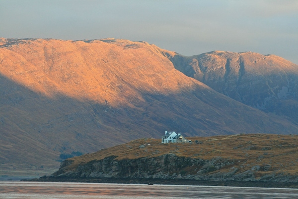 Luxurious Highlands Eco-lodge 90 mins from Skye: Award-winning design