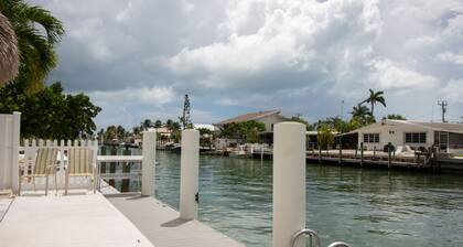 Flamingo Nook. Renovated, Private Pool, Canal & Cabana Club Access!