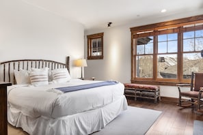3 Schlafzimmer, Schreibtisch, Bügeleisen/Bügelbrett, WLAN