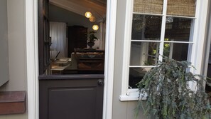 Property grounds - SERENITY IN CDM: Private Cottage & Gardens on XL Lot (Corona del Mar)