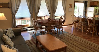 Ketchikan Northern Retreat - Apartment mit 2 Schlafzimmern und Kathedralendecken