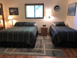 3 habitaciones, tabla de planchar con plancha, wifi y ropa de cama