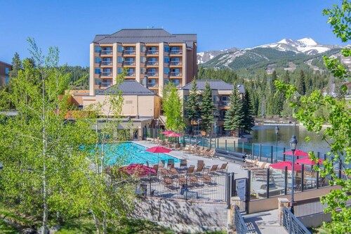 7231^ Gorgeous View - Ski-In/Out - 4 Season Pool!