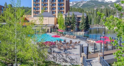 7231^ Gorgeous View - Ski-In/Out - 4 Season Pool!