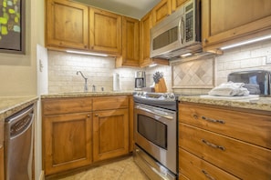 Fridge, microwave, oven, stovetop - 7231^ Gorgeous View - Ski-In/Out - 4 Season Pool! (Breckenridge)