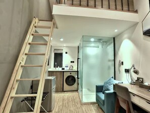 Superior Single Room | Minibar, in-room safe, desk, blackout drapes - U Hotel Xintiandi (Shanghai)