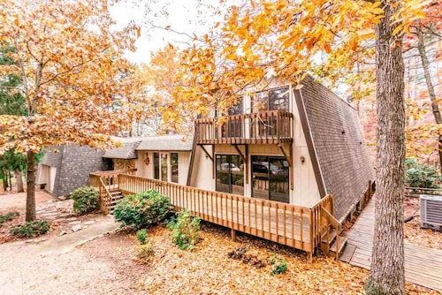 The Pool House on the Massanutten Mountain