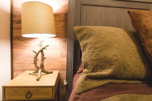 3 chambres, bureau, fer et planche à repasser, lit de bébé portatif